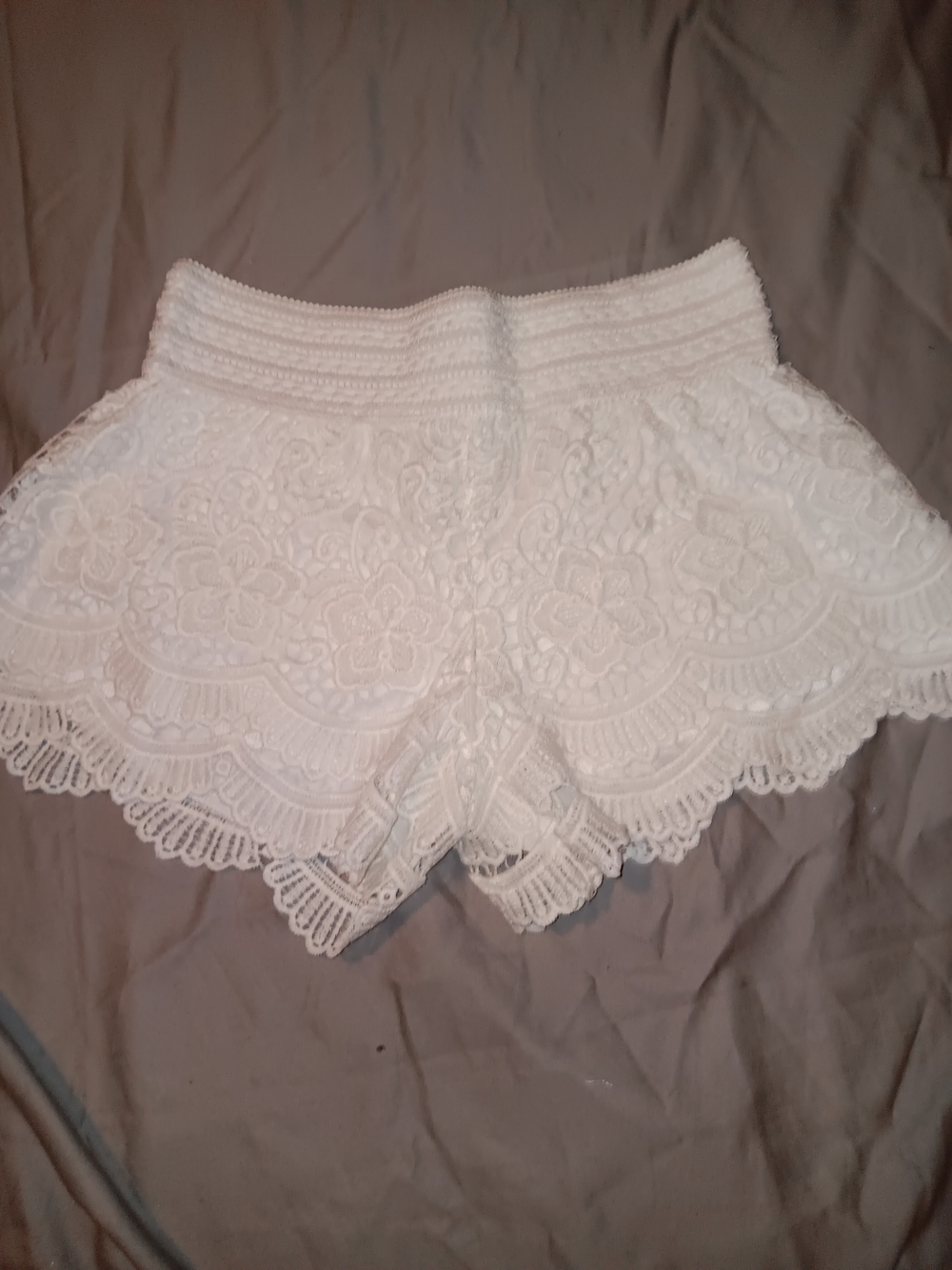 Indigo Rein White High-Waist Lace Scallop-Hem Shorts